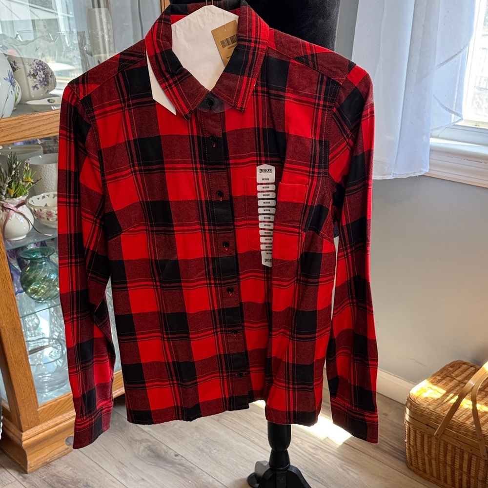 Duluth Trading Co Red and Black Plaid Women’s Button-Front Shirt